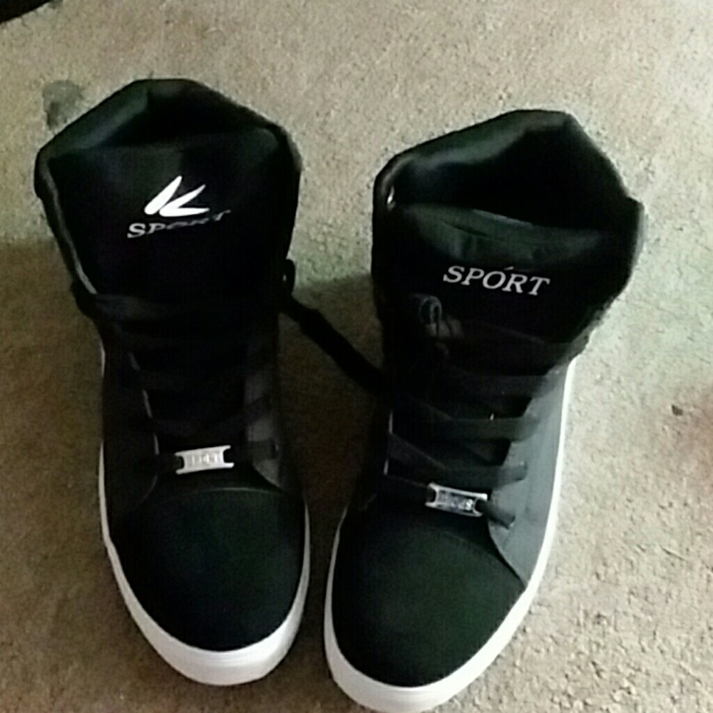 Shoes - Picture 3 of 4